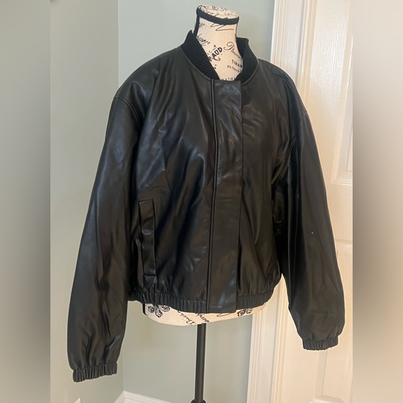 NWT Abercrombie & Fitch Vegan Leather Black Jacket | Size XL | Zipper & Snaps - Picture 1 of 12